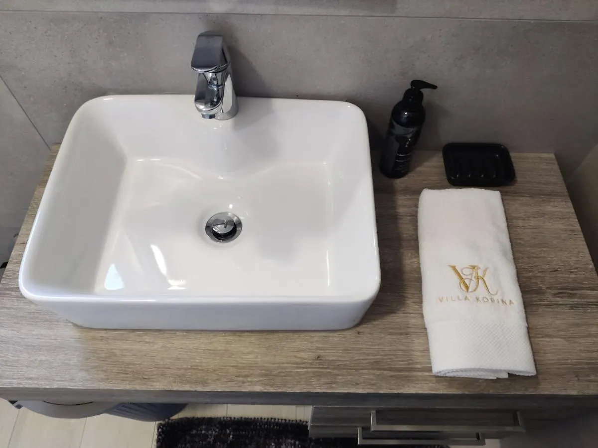 Villa Korina , Pomer 0*,